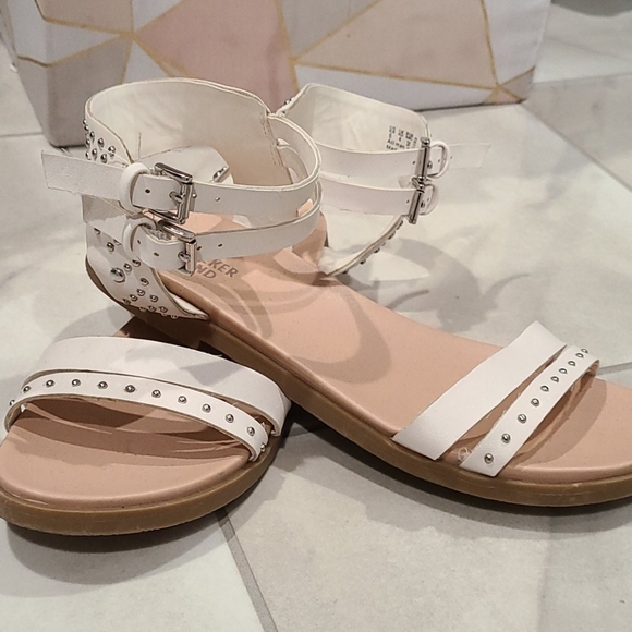 White sandals - Picture 1 of 5